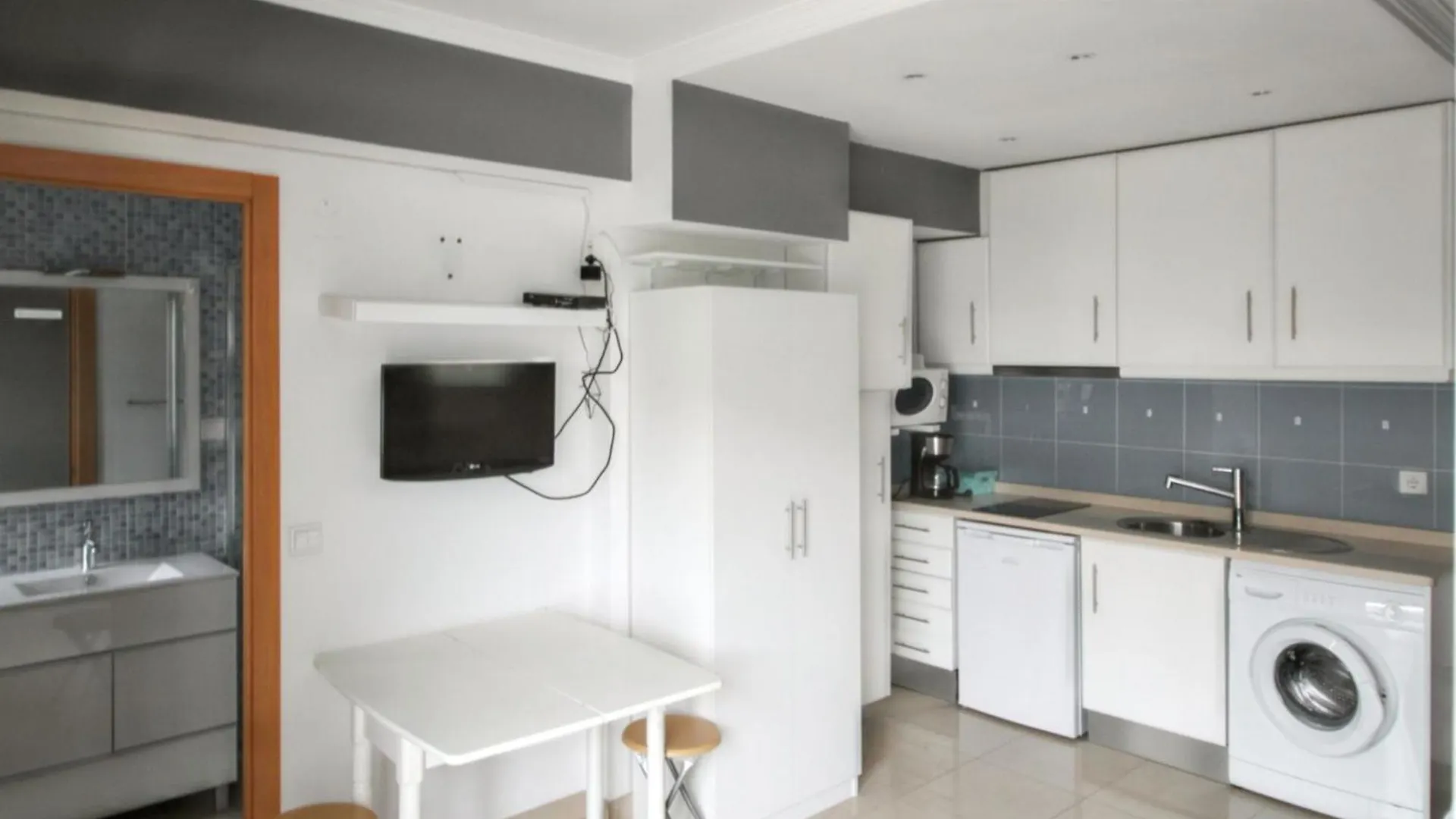 Comfortable Studio In Albufeira 20 M² Pleasant Balcony Apartment